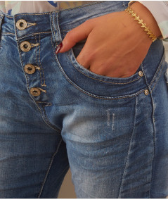 jeans wear effect button closure