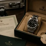 Photo Rolex seconde main vérifiée, certificat et cadran visibles