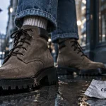 Chaussures Timberland pour femme : bottes cuir nubuck sur trottoir humide